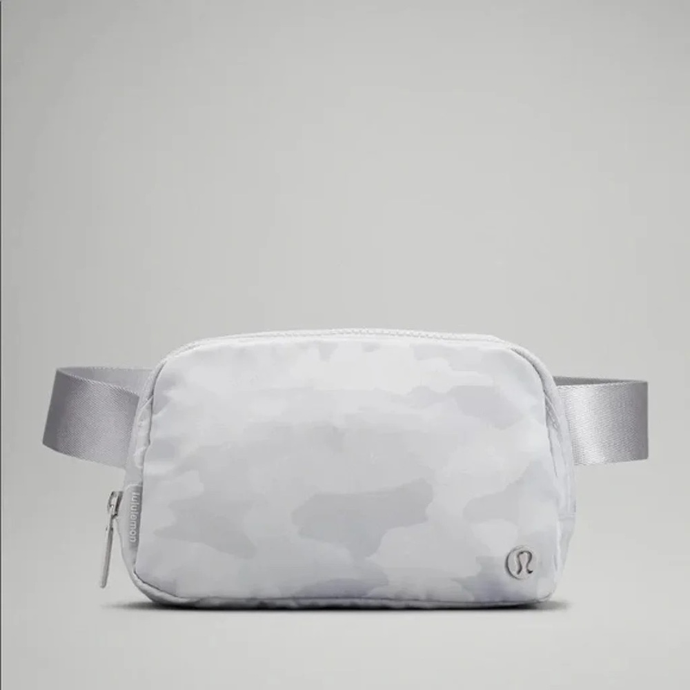 🤍Lululemon White Camo Everywhere Belt Bag🤍